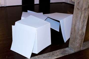 Johanna Karlin instaliacijos "Tarp logiškos abstrakcijos ir kitų erdvių" fragmentas