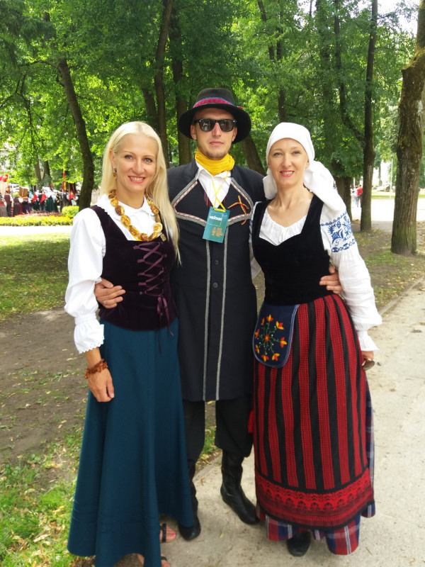 Vytautas_Valys_Su_sesemis_Egle_ir_Rasa