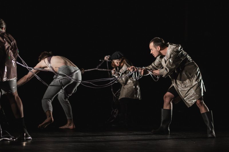 Scena iš Klaipėdos dramos teatro spektaklio „Tinklas“ pagal to paties pavadinimo G. Grajausko pjesę (rež. A. Leonova). Kemel photography nuotr.