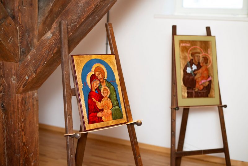 Raimondo Navakausko ikonų parodos „Langas“ ekspozicijos fragmentas. Agnietės Skirmantienės nuotr.