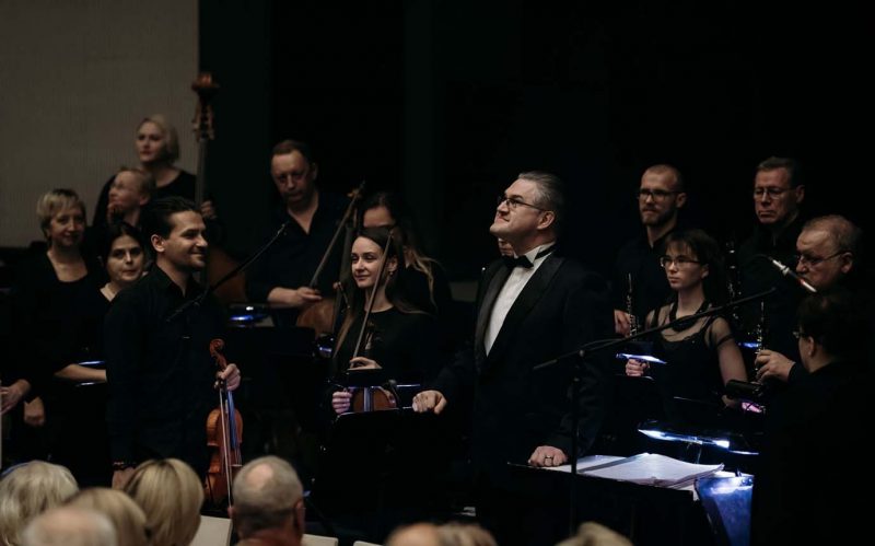 KVMT simfoninis orkestras ir vyriausiasis dirigentas Tomas Ambrozaitis. Prokadras.lt nuotr.