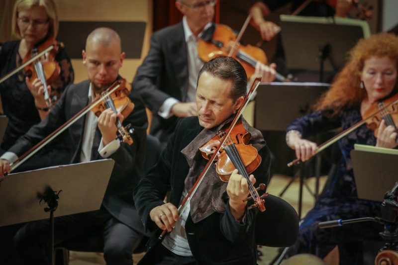 Šiaulių kamerinio orkestro „Camerata Solaris“ vadovas Vilhelmas Čepinskis. Vytauto Petriko nuotr.