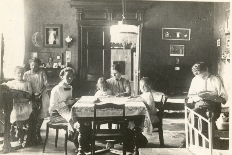 Katharina Cranz-Hirschberger su vaikais. XIX a. pr. Hirschberger šeimos archyvo nuotr.
