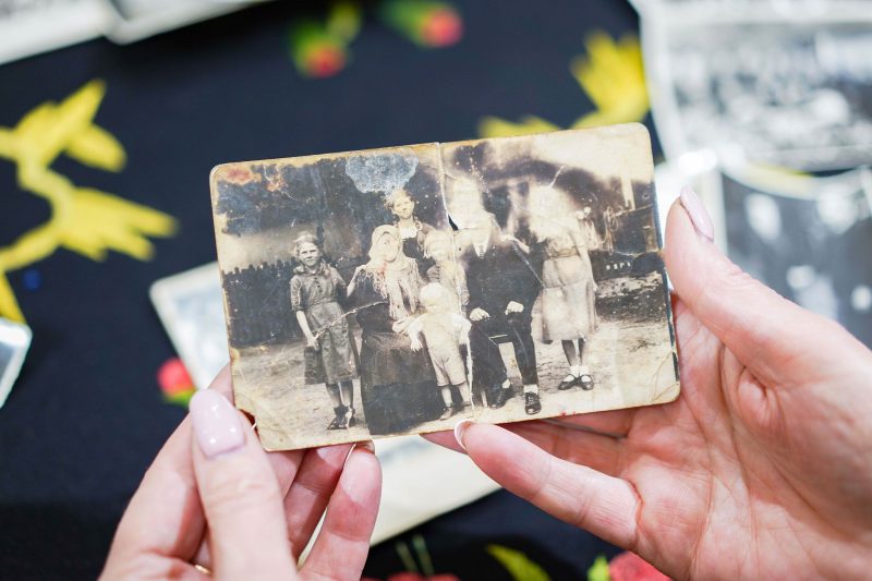 Sunykusi santariečio Kristupo Reizgio šeimos nuotrauka, apie 1933 m. / Iš Inos Editos Brinkytės-Kuzmienės šeimos albumo